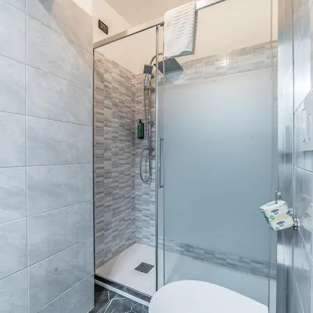 Rome In Love B&B - Termini Train Station Bed & Breakfast *
